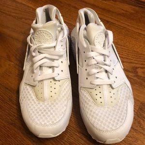 white nike huarache never worn